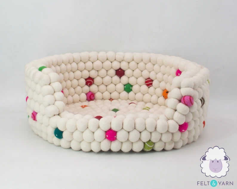 Igloo Like Wool Felt Dog House